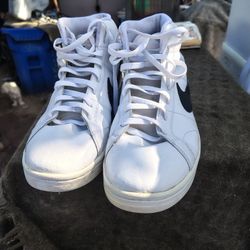 Nike size 12 tennis shoes