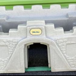 Vintage 1995 LITTLE TIKES "Giant Action Figure Castle"  30 years old.  Hard to find playset