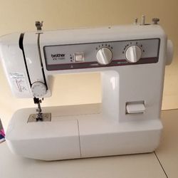 Brother VX-1120 Free Arm Sewing Machine With Cord, Foot Pedal and Arm Rest
