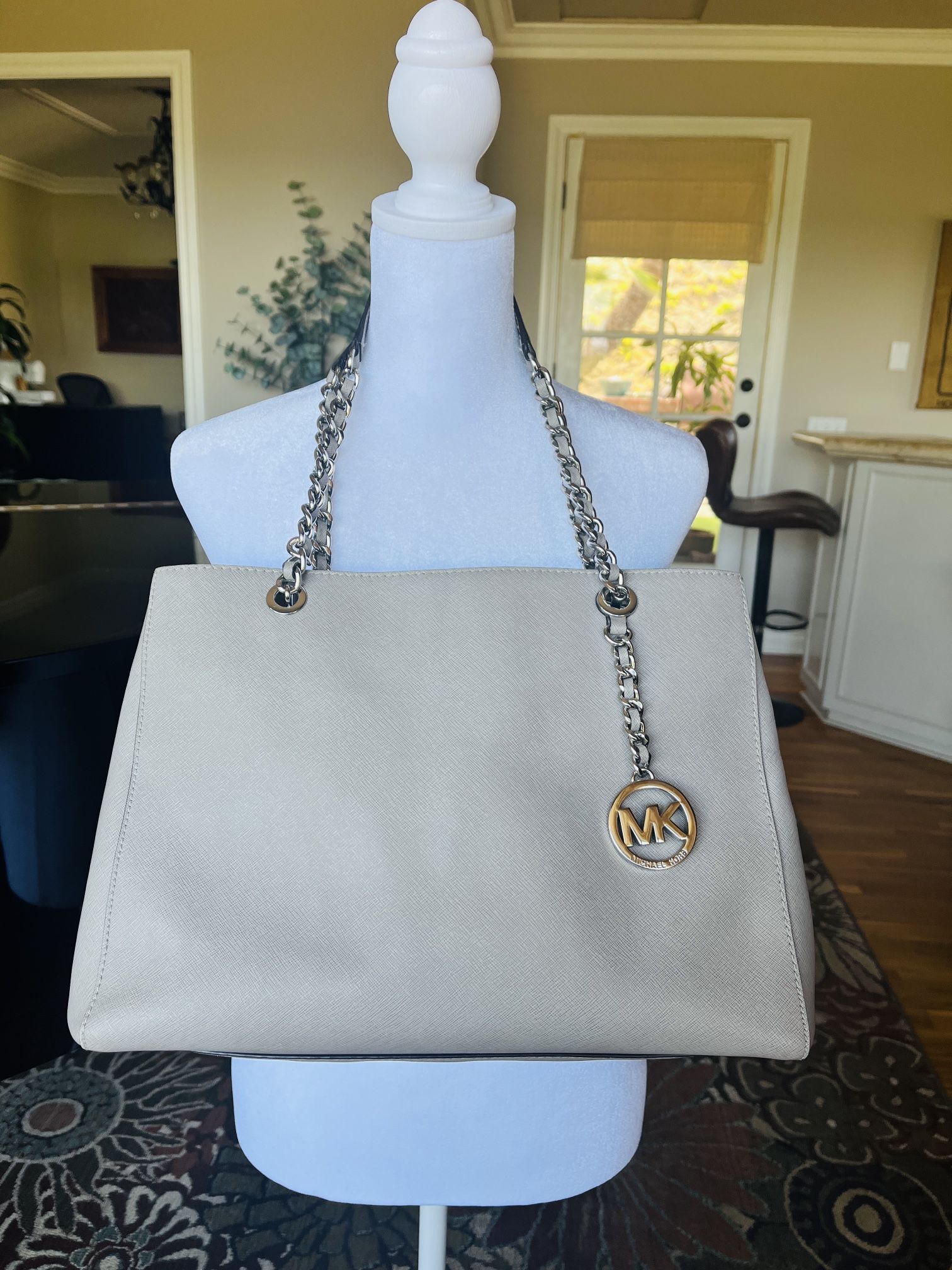 Michael Kors Susannah Pearl Gray Large Tote* Retail almost $40