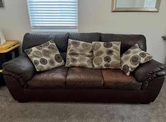 Leather Couch With Throw Pillows