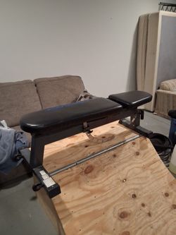 Adjustable weight bench