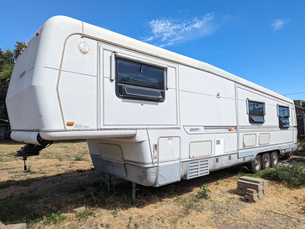 1994 London Aire Fifth Wheel Series M-38 RKWB
