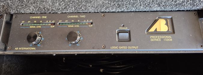 Stereo power amplifier