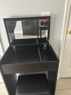 Vanity Desk With Mirror And Leather Bench And Leather Bench Hardly Used Like New