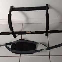 Gold's Gym pull up bar $20 FIRM