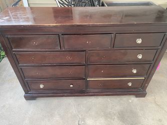 Dresser