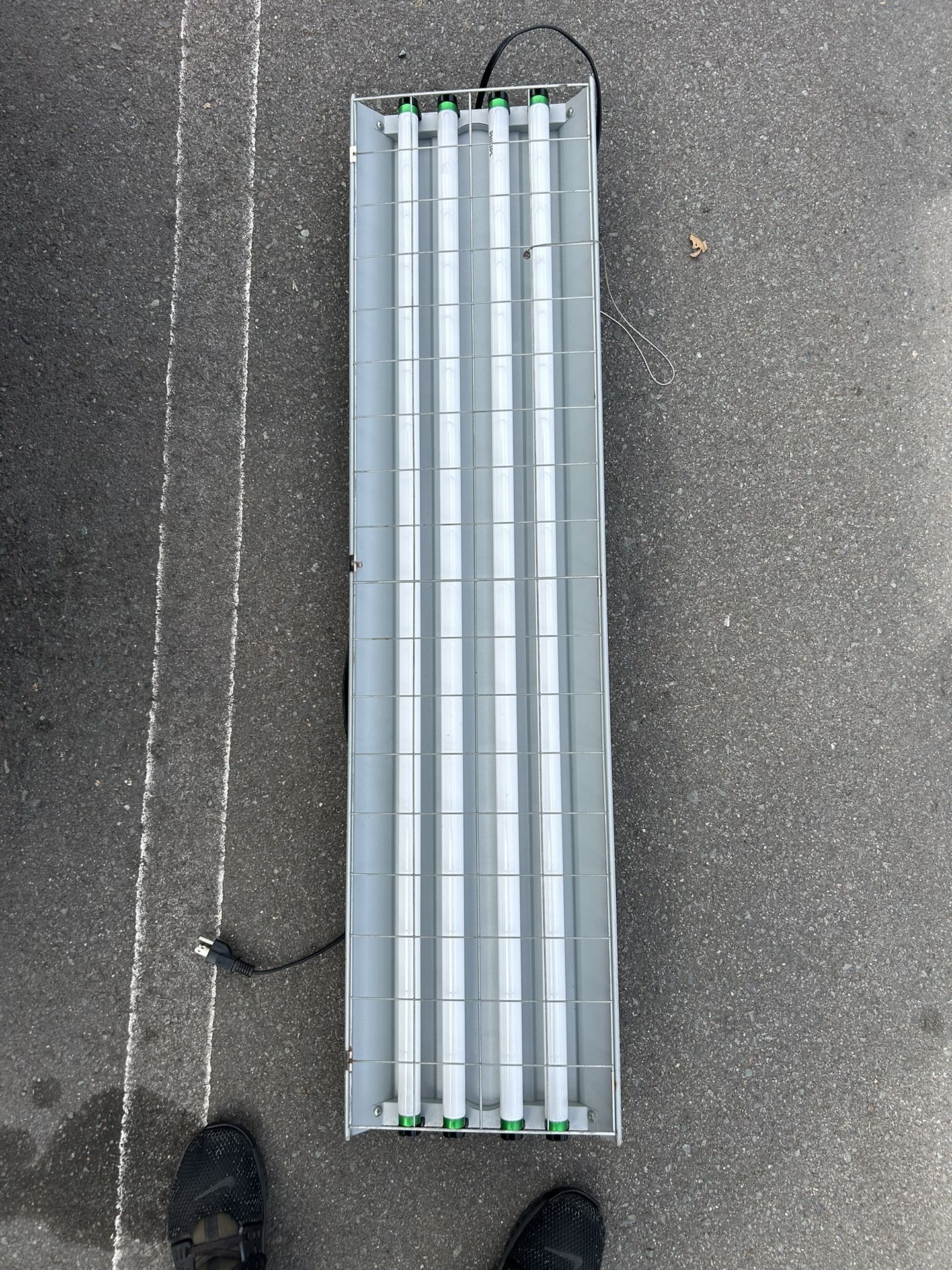 Shop Light Fixture 4 Bulbs