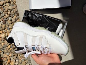 Jordan 11 Legend Blue