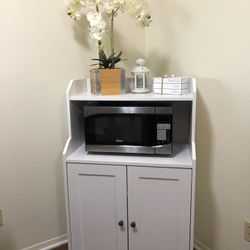Very nice cabinet with microwave