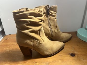 Ladies boots US 5.5