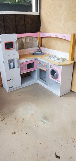 Girls play kitchen