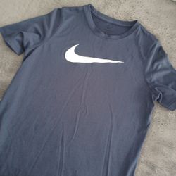 Nike t-shirts for boys, size XL (12/14) 