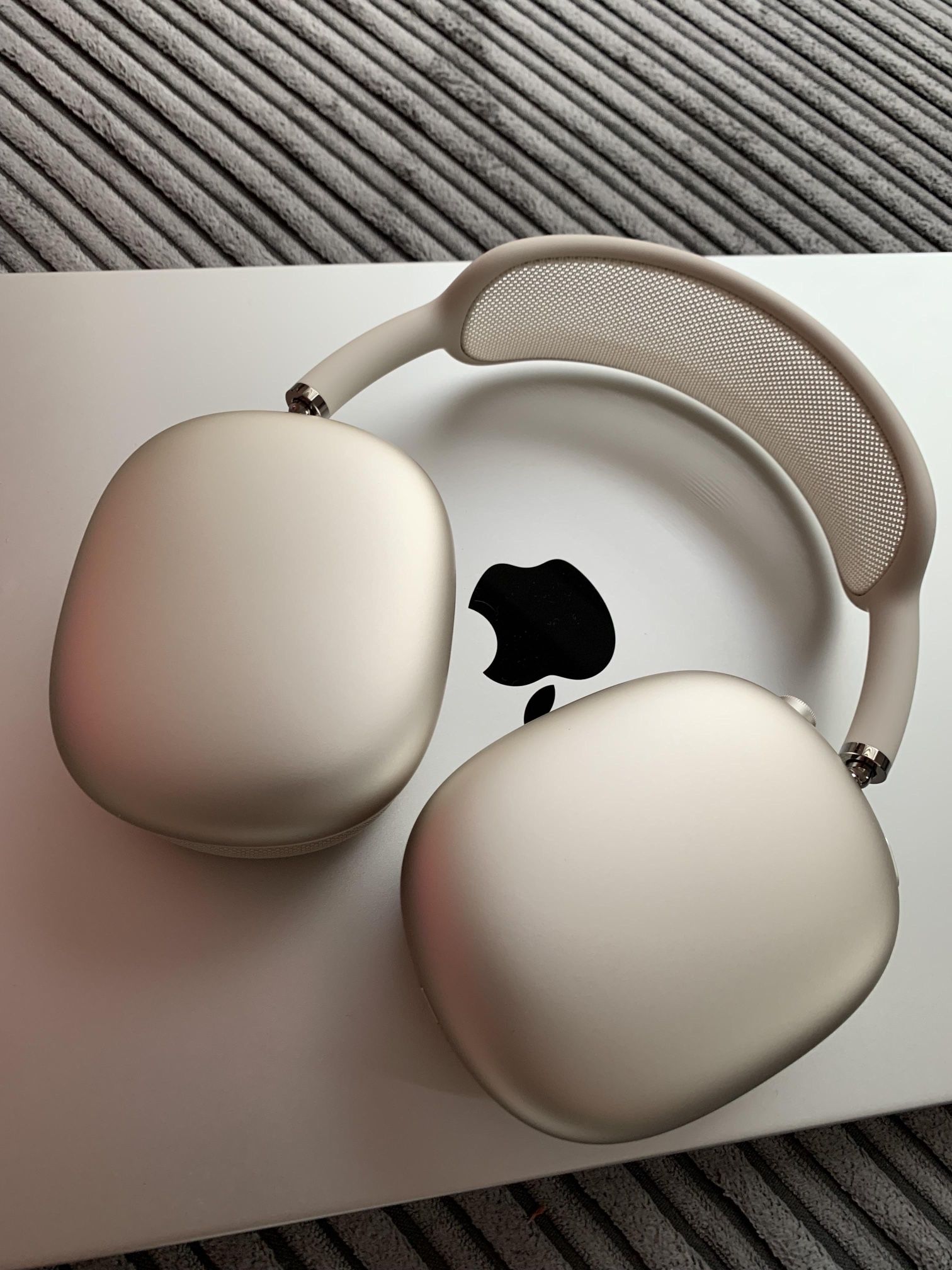 AirPod Max Starlight