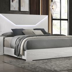 Brand New Queen Bed Frame / Cama Queen Nueva a Estrenar … Fast 🚚