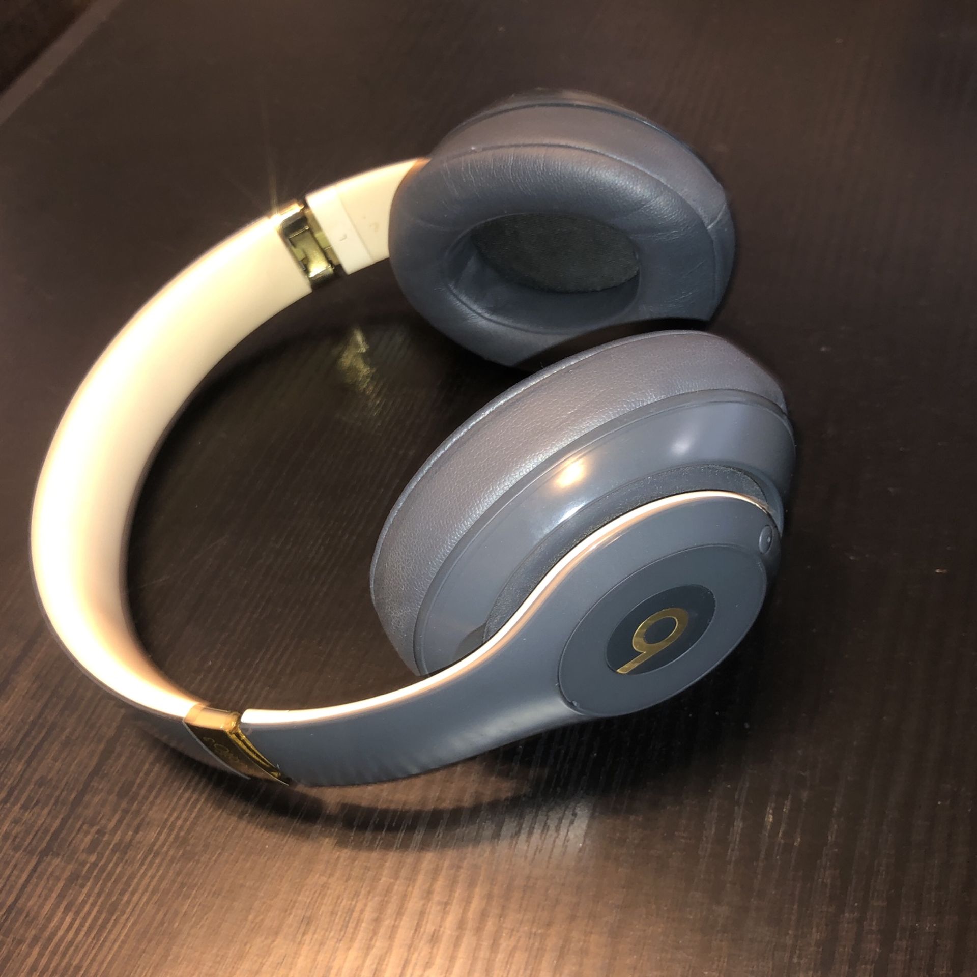 Beats Studio 3 Noise canceling!