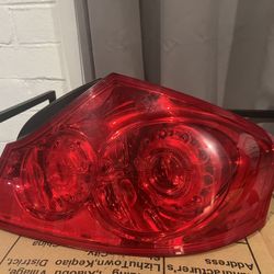 2012  Infinity G25 Passenger Taillight 