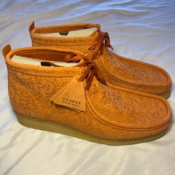 MAKE AN OFFER!  END. x Clarks Originals Wallabee Boot 'Orange Floral' features a distinct botanical paisley embossed suede upper mens 10.5