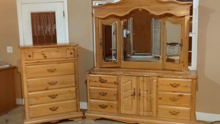 Michael Howard 3 piece bedroom dressers