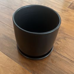 Black Flower Pot With Drain
