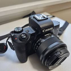 Canon EOS M50 