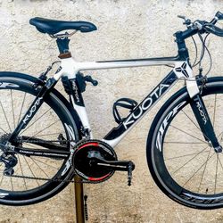 FULL ⭐ CARBON FIBER ✨KUOTA Road Bike ZIPP Rims
FSA Full Speed Ahead
K·Factor Aero Blade
High Perf.
CobraWing Cannondale
Continental Triathlon Cervélo 