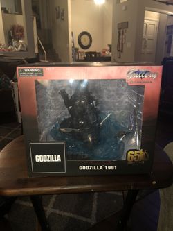 Diamond Select Toys Godzilla 1991 Gallery Diorama