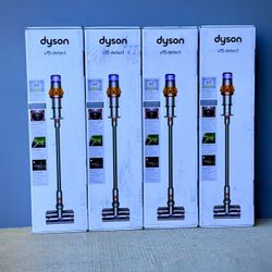 Brand new in box Dyson V15 Detect Portable Cordless Pet Stick Vacuum Cleaner (Convertible to Handheld)