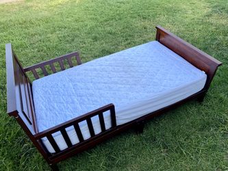 Toddler Bed + Comforpedic Mattress Like New - EUC