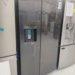 New Frigidaire
Gallery 36 in. 26 cu. ft. Standard Depth Side by Side Refrigerator in Smudge-Proof Bl