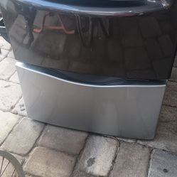 Whirlpool Laundry Pedestals