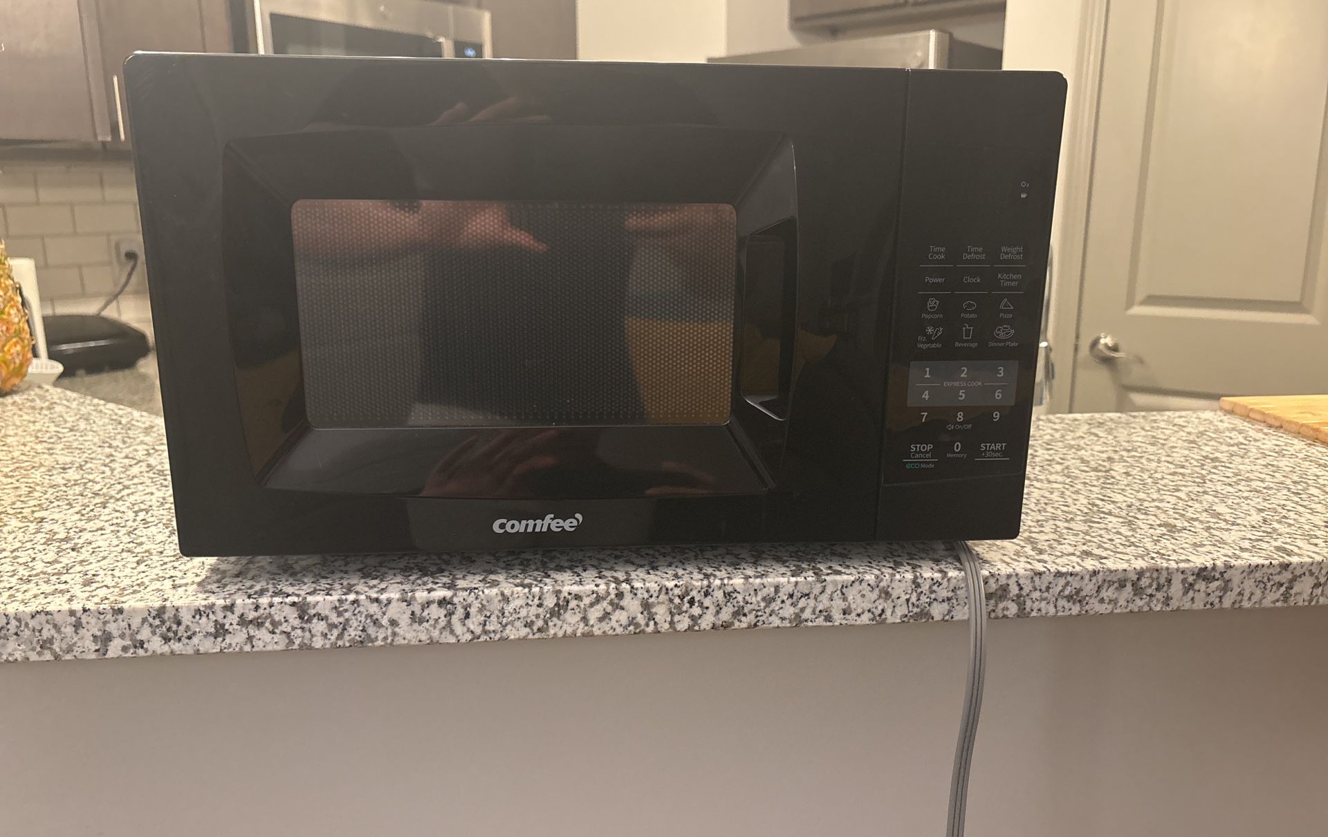 Microwave - Like New (comfee)