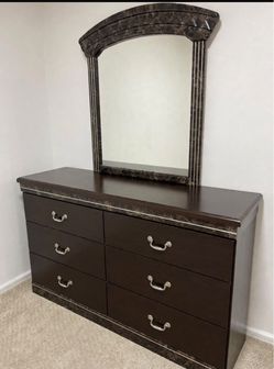 Beautiful Dark Wood Bedroom Set – Bed + Dresser + Nightstands