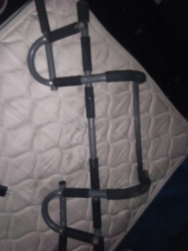 Pull Up Bar