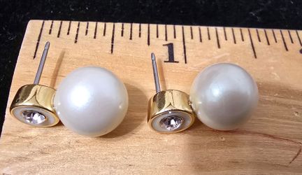 Kate Spade Earrings $20. Pick-up In Aurora.