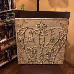 Metal Crown Frame