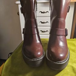 NEW DKNY Boots w/side ZIPPER Size 8-$100