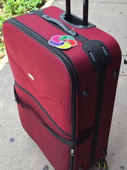 32" Travel Suitcase  8 Wheels Spinner Extra Lightweight Expandable Waterproof New With Tags Burgundy Color
