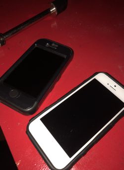 iPhones 4 and I phone 5 (unlocked) great deal!!!!