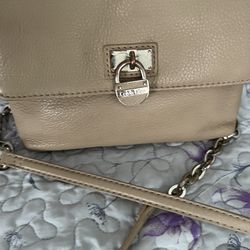 Calvin Klein Leather Shoulder Bag In Excellent Condition Great For Many Occasions 