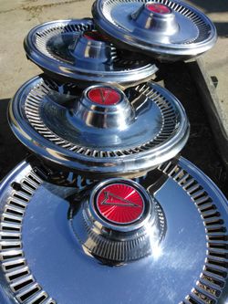 Pontiac hub caps