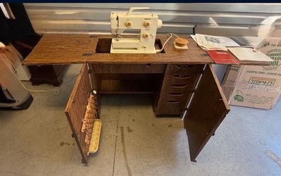 Bernini Nova 900 Sewing Machine And Sewing Cabinet