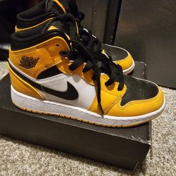 Air Jordan Mids (Grade School)