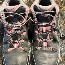 KEEN Hiking Boots For Women Size 4