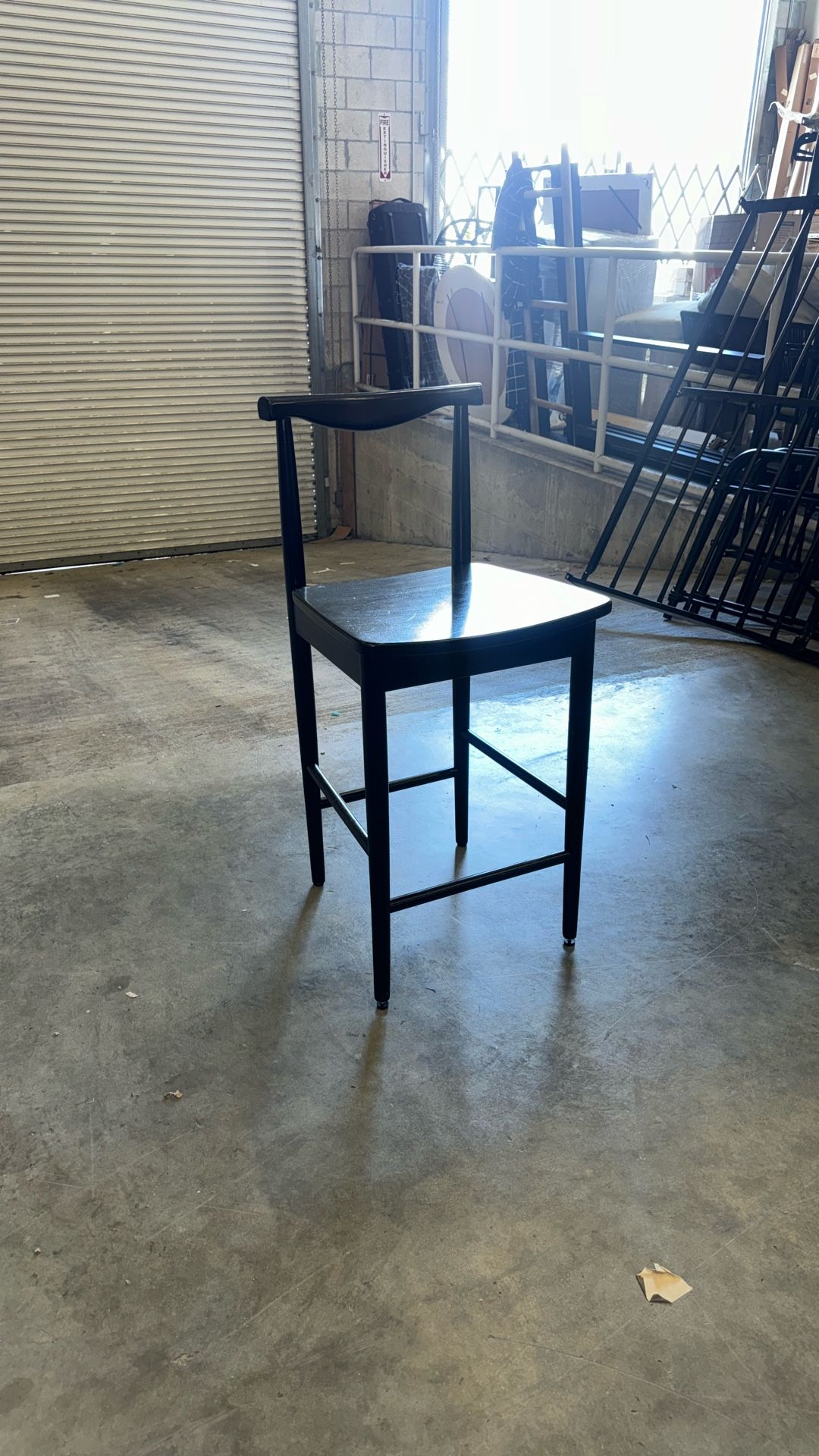 BLACK BAR STOOL