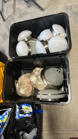 Light Fixtures And Brand New Bulbs