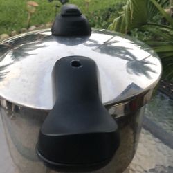 Top stove pressure cooker