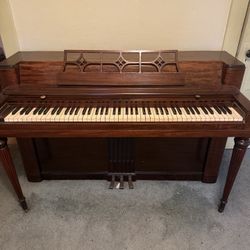 Wurlitzer Classic Upright Piano 