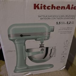 Kitchen aid 5 Quart Stand Mixer 