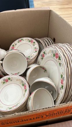 Vintage dishes.  Cream petal. Grindley England.